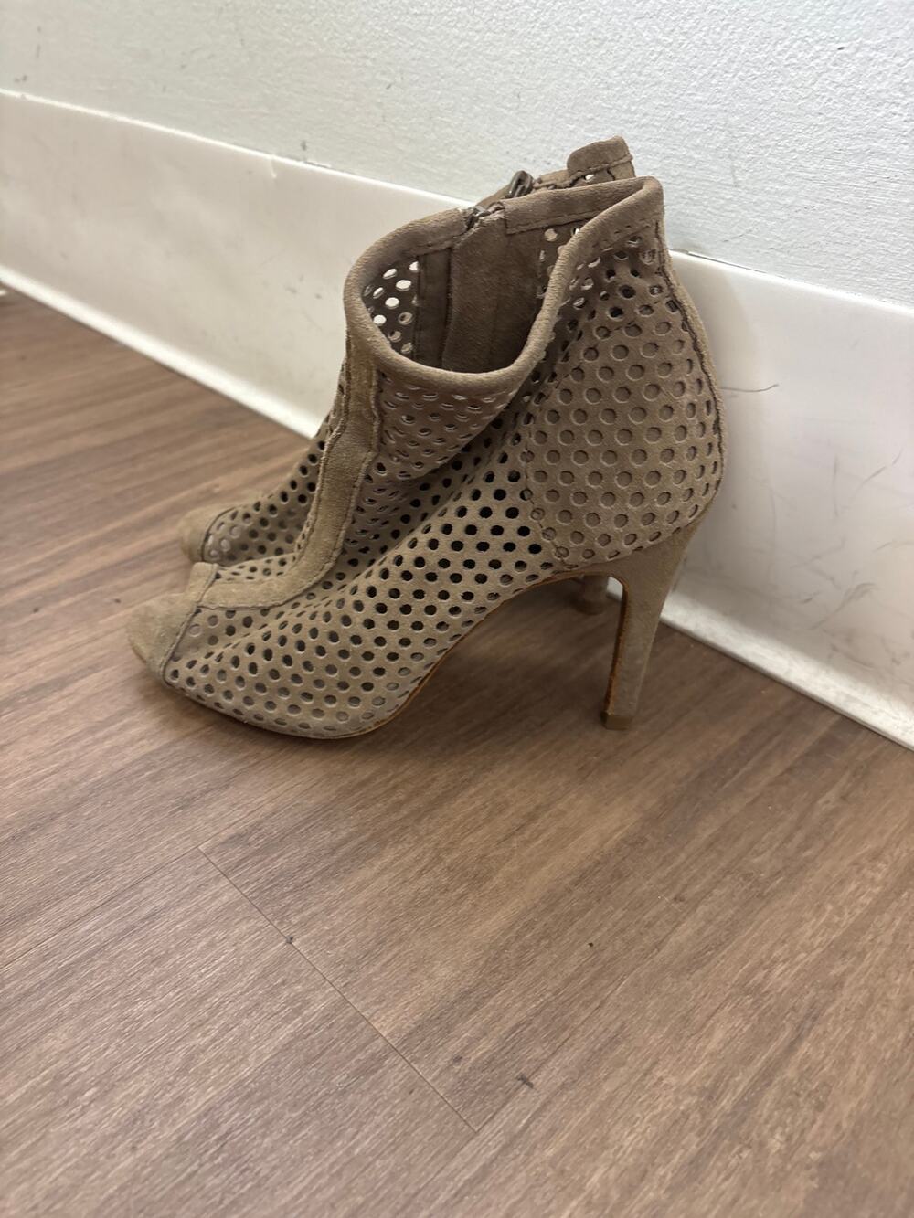 Pedro Garcia Tan Suede Laser But Mesh Zip Up Peep Toe Heel Sz 6